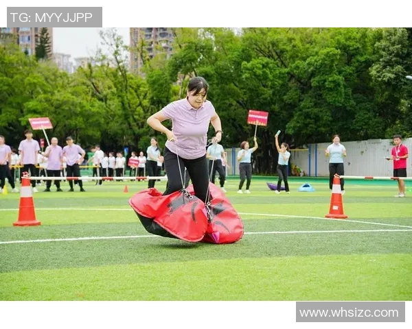 孩子与足球明星互动趣味视频展现温馨时刻与快乐瞬间
