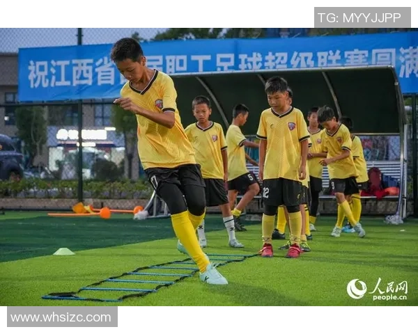 小孩能否成为足球明星的关键因素与成长路径探讨